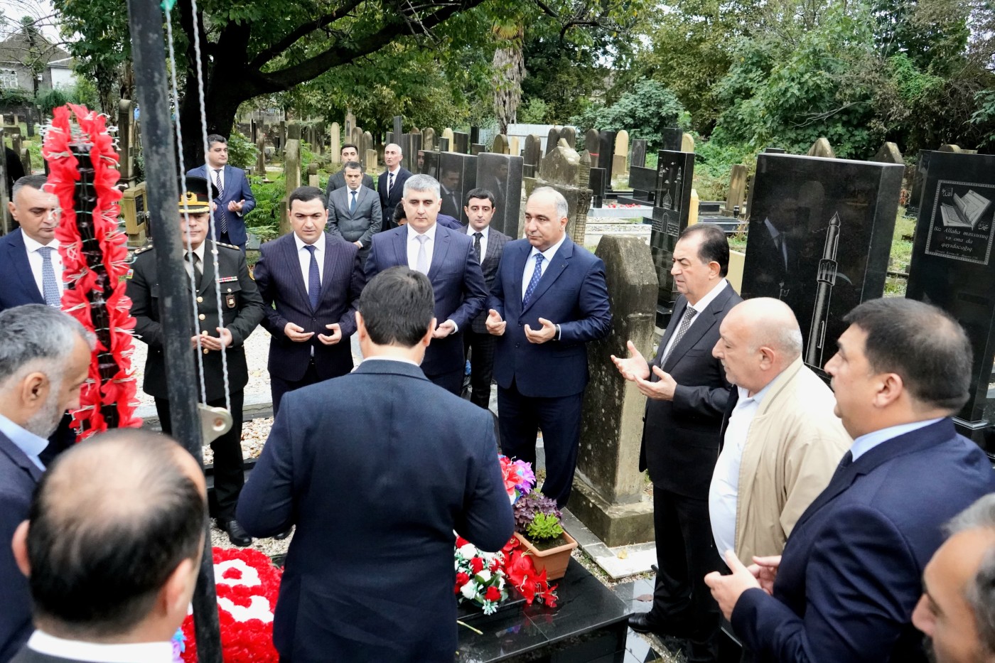 Lənkəranın icra başçısı şəhidlərin məzarını ziyarət etdi - FOTOLAR